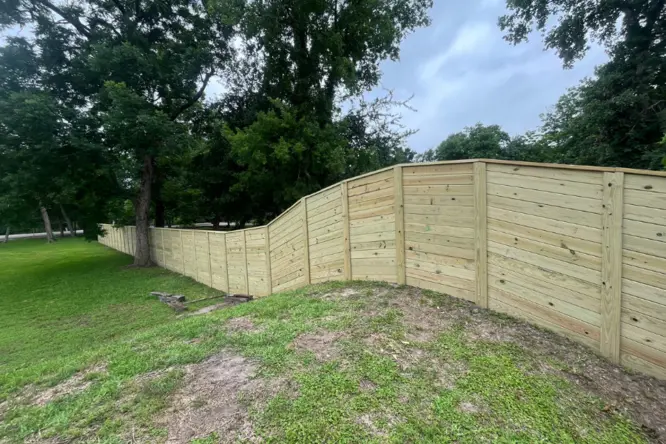 horizontal-wooden-slate-fence