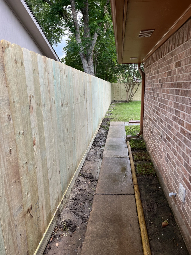 pine-wooden-fence-all-along-side-of-house